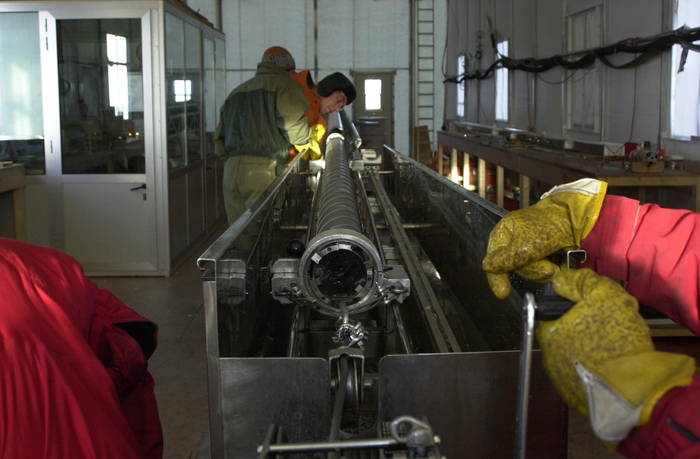 Ice core sampling