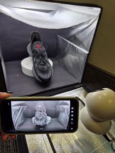 A trainer being 3D imaged