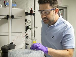 Natural rare earth separation process in lab