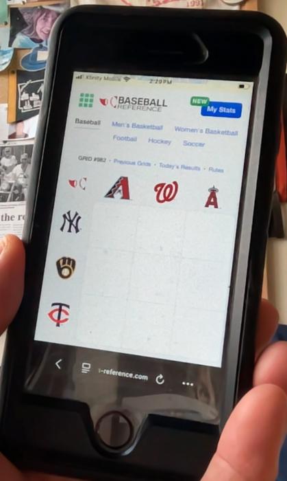 Playing Immaculate Grid on a smartphone