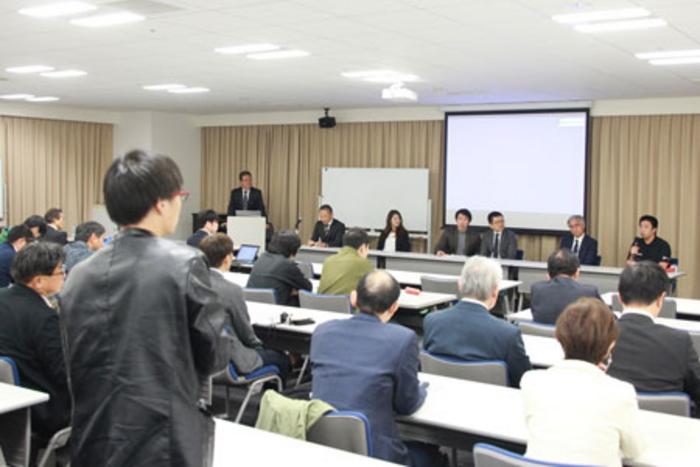 A symposium on esports co-hosted by Kobe University and Kansai Press Club