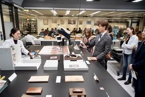 Open-View Conservation Laboratory