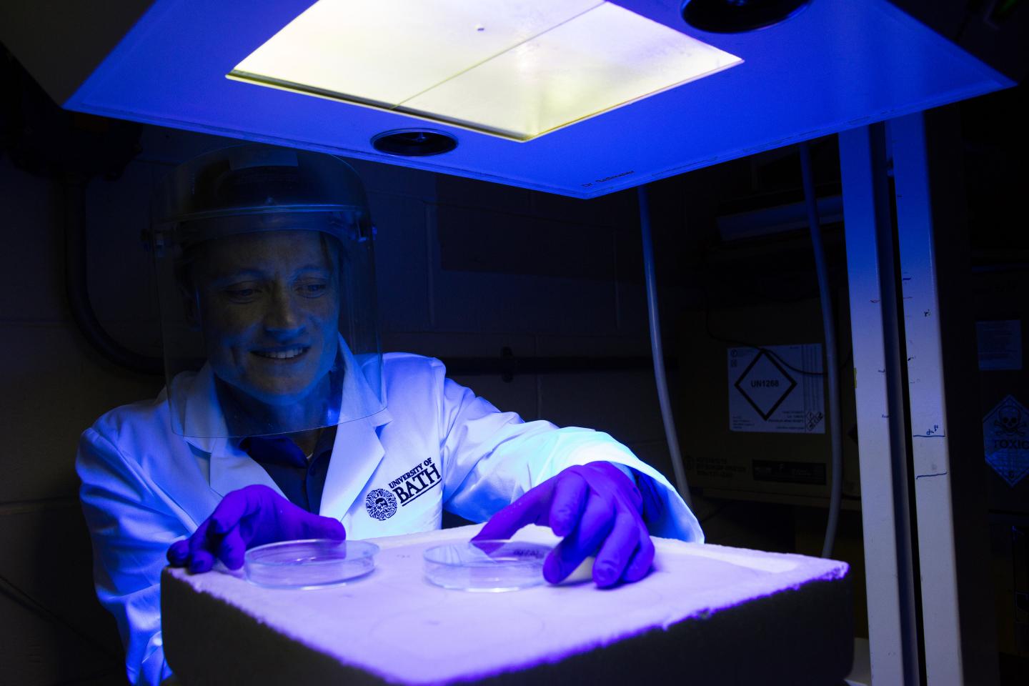 Olivier Reelfs with UV Lamp