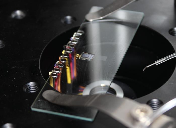 Miniature laser technology could bring lab testing into your home