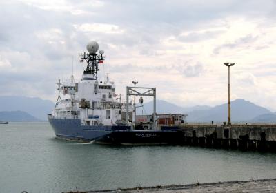 <i>R/V Roger Revelle</i> (1 of 2)