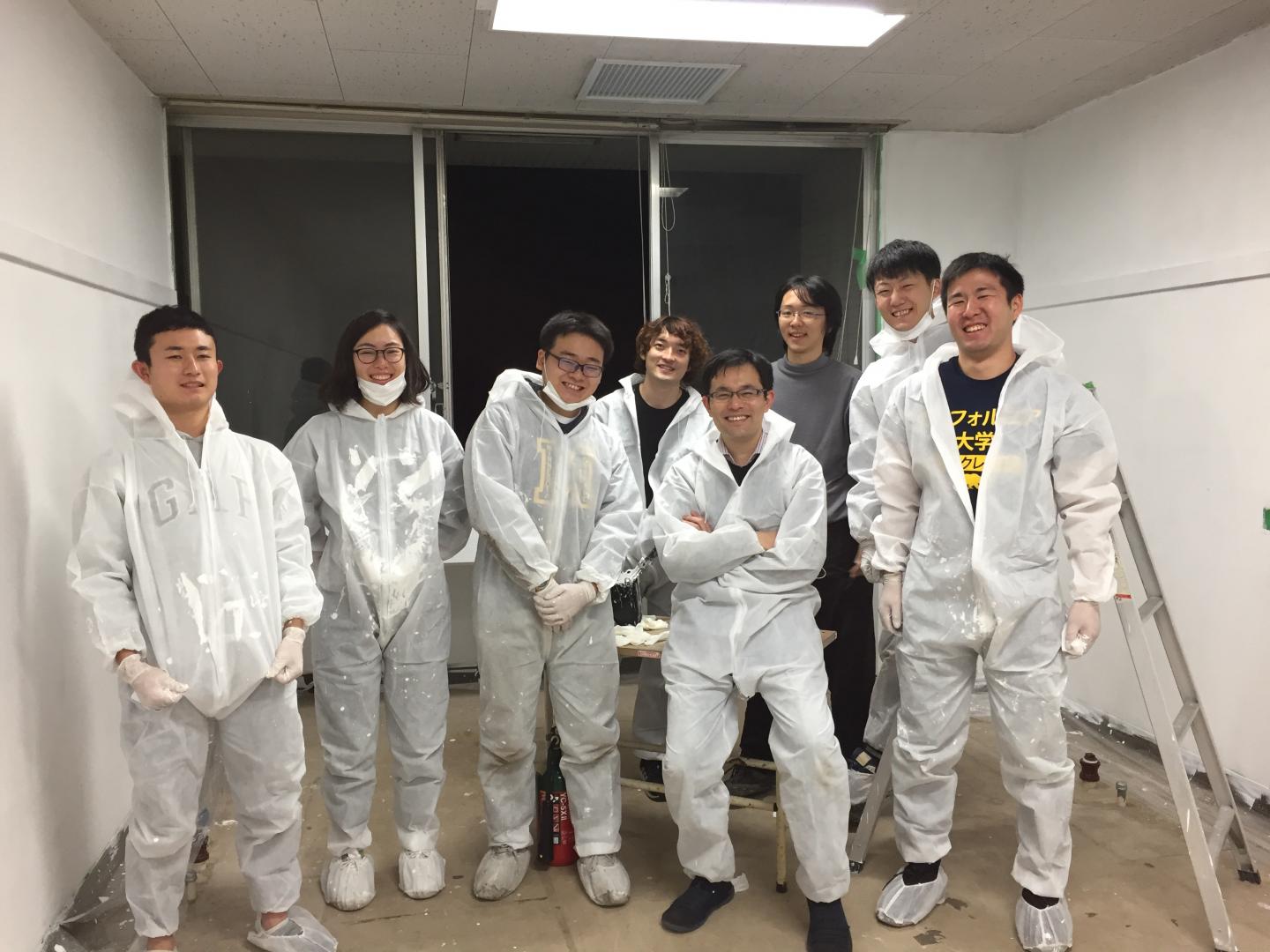 Associate Professor (Lecturer) Toshinori Fujie (fourth from right) and Laboratory Members