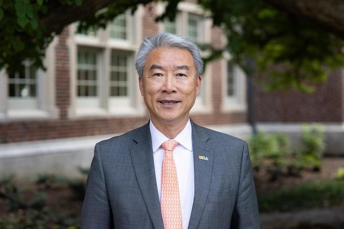 Hongwei Xin, Dean of University of Tennessee AgResearch