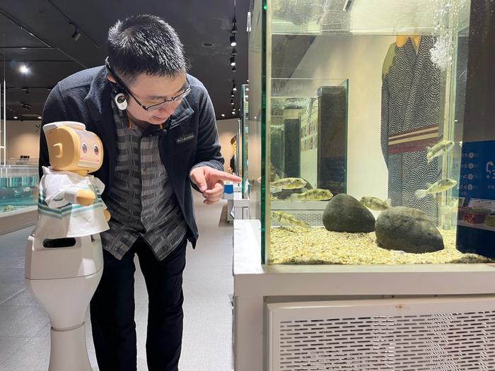 Guide robots using AI dialogue systems at NIFREL Aquarium, Osaka