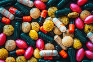 Treatment with a mixture of antimicrobial peptides can impede antibiotic resistance