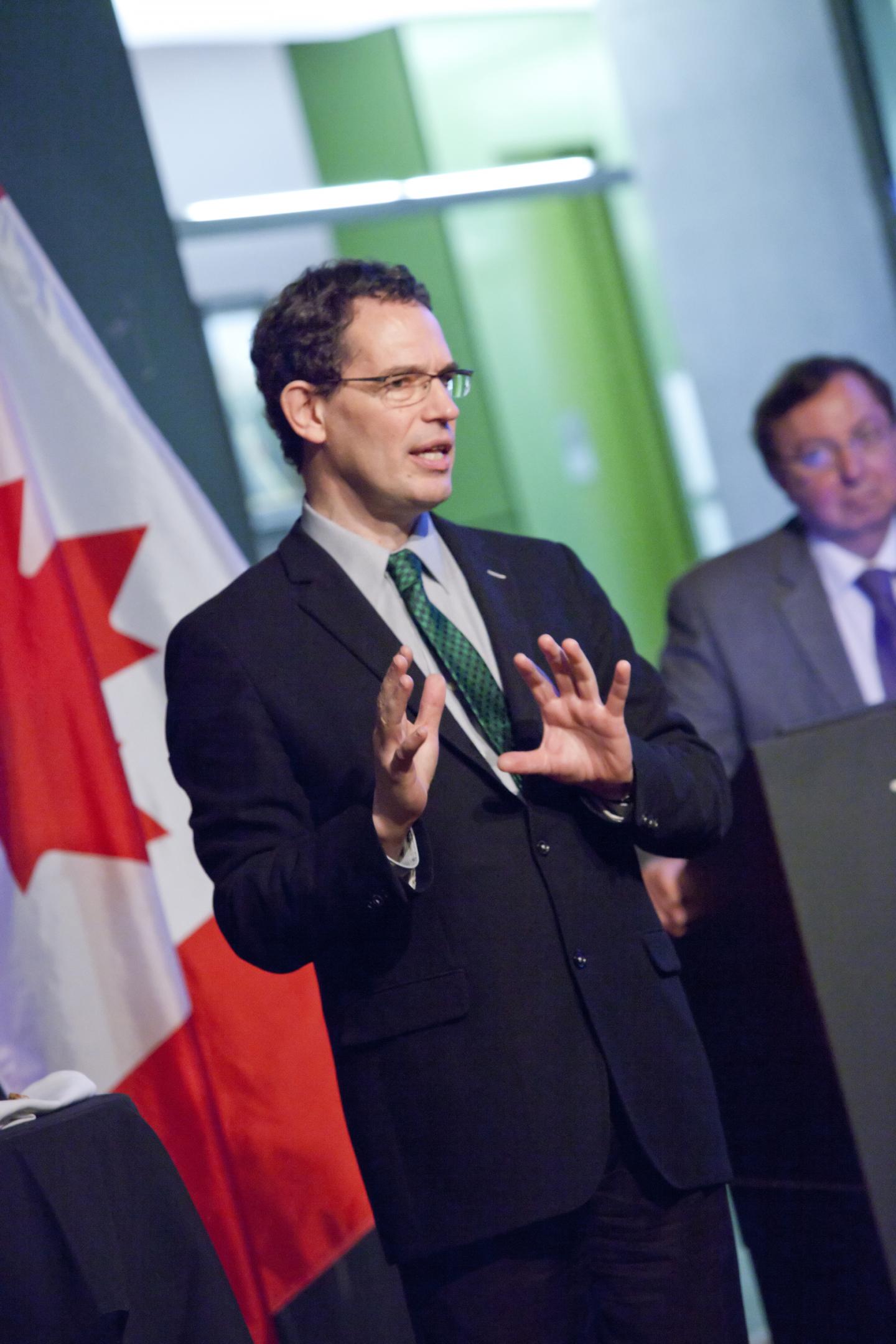 Neil Turok, Winner of AIP's 2016 John Torrence Tate Award for International Leadership in Physics