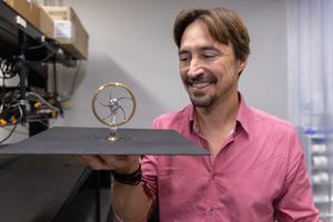 Mechanical Power by Linking Earth’s Warmth to Space