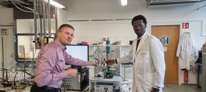 Professor Dr. Carsten Streb and Dr. Soressa Abera Chala of the Department of Chemistry at JGU