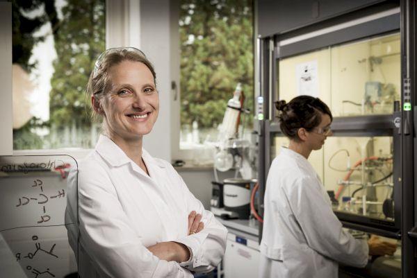 Dr. Cornelia Lee-Thedieck, Karlsruher Institut für Technologie (1 of 2)