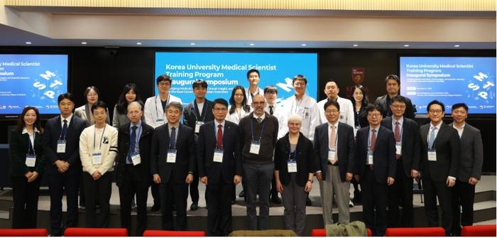 group photo of participants