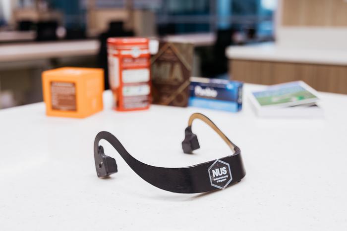 NUS researchers develop AI-powered ‘eye’ for visually impaired people to ‘see’ objects 2