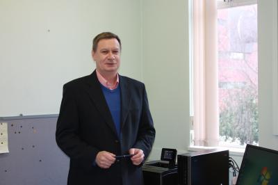 Kenneth Muir, University of Manchester
