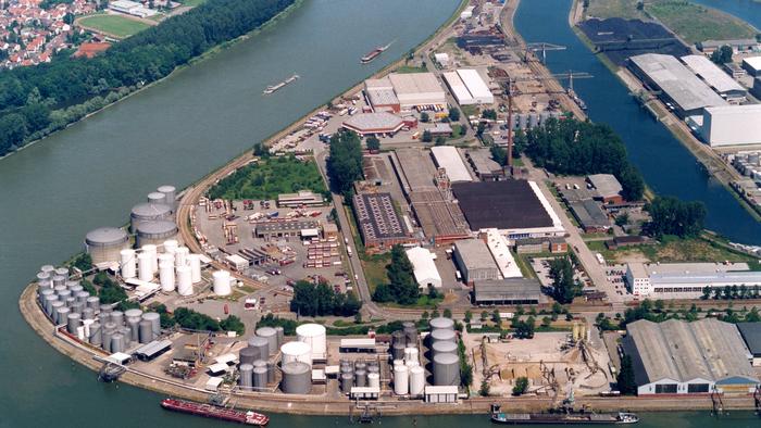 A new pilot plant in Mannheim flexibly mixes electricity-based or biogenic fuels with fossil ones and documents the CO₂ savings for each delivery digitally. (Photo: Exolum Mannheim GmbH)