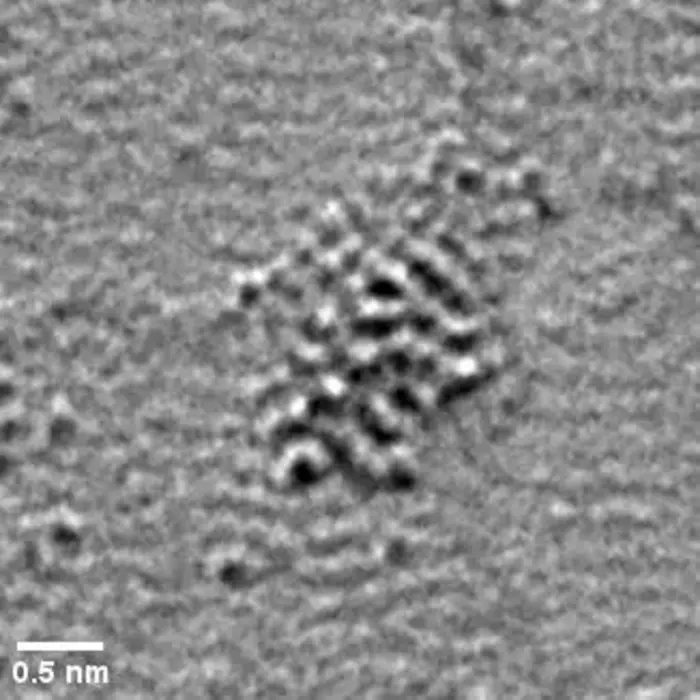 Atomic reshuffling in action: