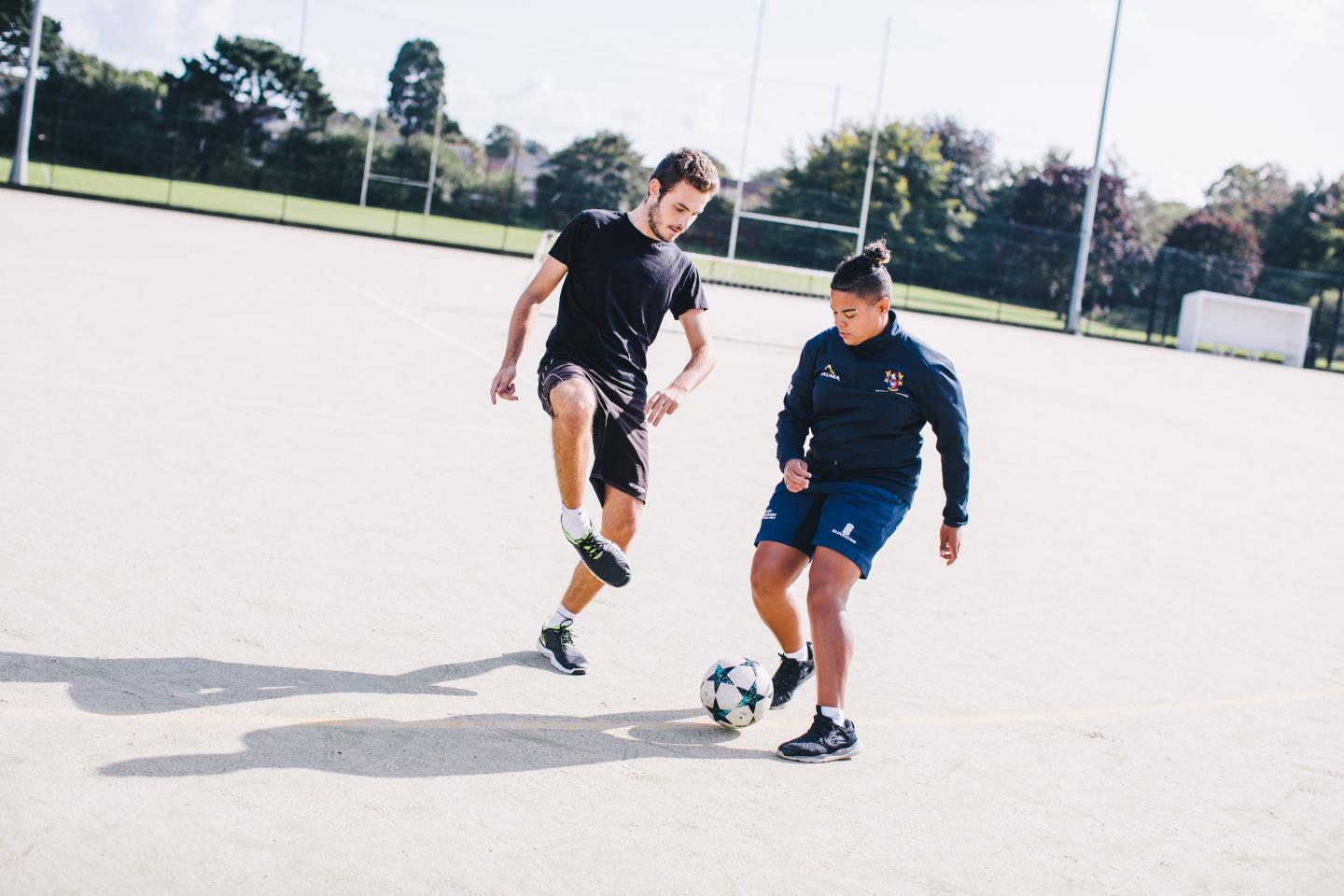 Experts Reveal 'Football Vision' as Important as Ball Skills (1 of 2)