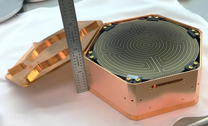 SuperCDMS germanium iZIP detector