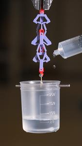 Countersnapping material lifting
