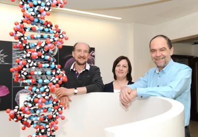 Drs. John Bond and Lisa Smith and Sir Alec Jeffreys, University of Leicester (1 of 2)