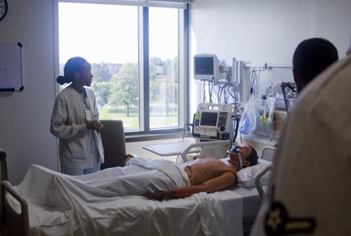Digital monitoring and decision-support systems in intensive care
