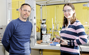 Low-cost battery-like device absorbs CO2 emissions while it charges