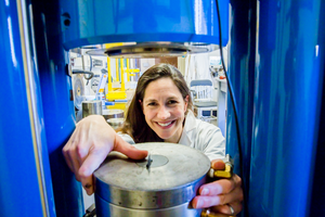 Elizabeth Cottrell loads an experiment