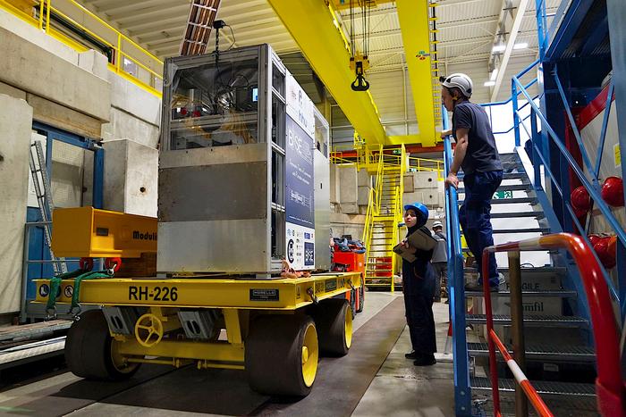 BASE-STEP on transfer trolley