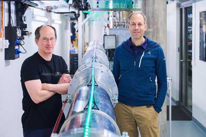 ETH researchers next to the connecting link of two quantum chips