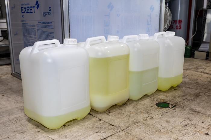 [3] Liquid hydrocarbons produced from the pilot plant and stored in 20-liter containers