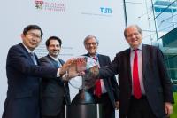 Dr. Lim Khian Wee, Thomas Hoffman, HE Dr. Michael Witter and Bertil Andersson