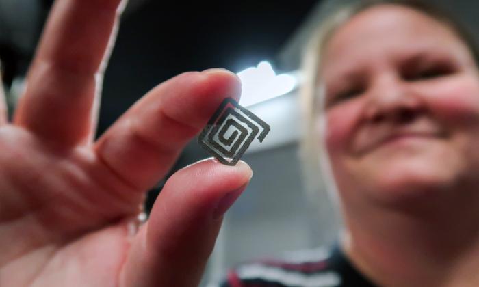 Diamond-titanium implant device close-up