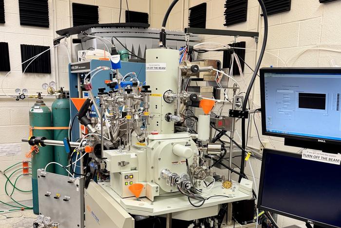 Scanning electron microscope
