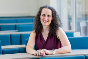 Dr Lianne Wood