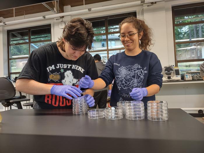 Marine disease workshop students