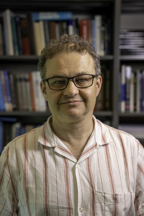 New theoretical model sheds light on ovarian aging, offering path toward advances in women’s health