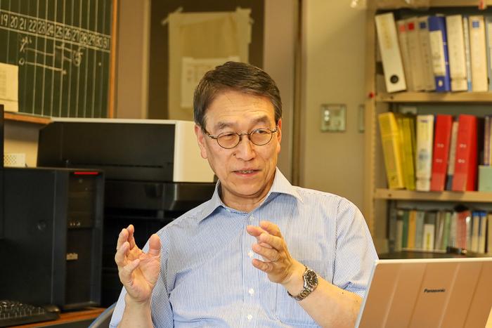 Hiroaki Kariwa leads the Laboratory of Public Health in the Department of Preventive Veterinary Medicine at Hokkaido University.