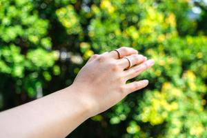 Pollen-based sunscreen is invisible once applied on the hand