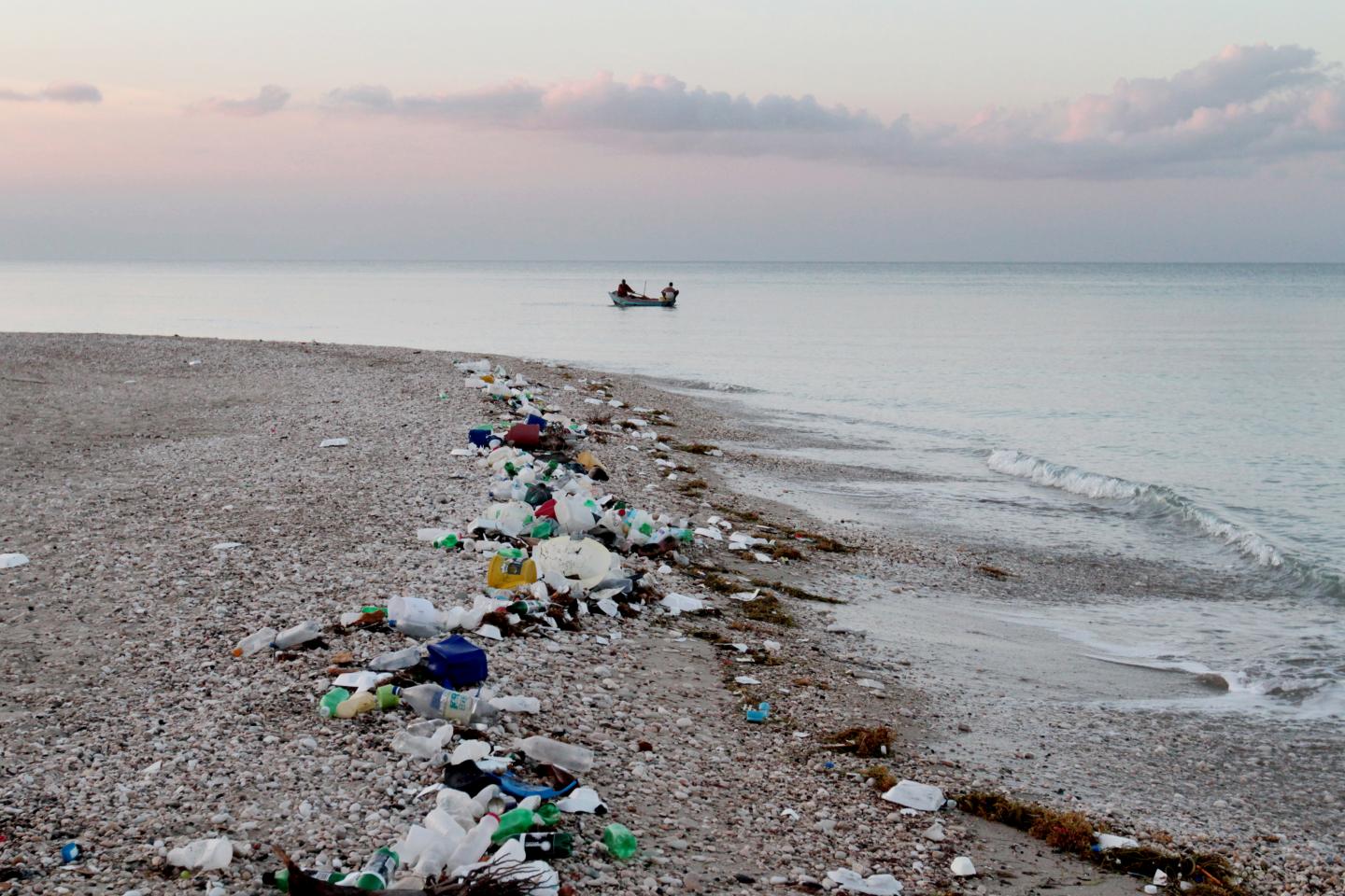 Plastic in the Oceans: Sources and Solutions (3 of 13)