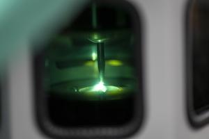 Synthesizing manganese diboride