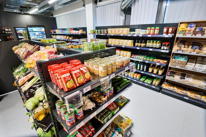 In the new laboratory supermarket at the University of Bonn: