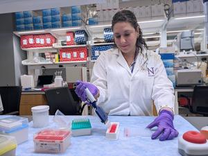 Study first author Leila Giron doing lab work at Northwestern University Feinberg School of Medicine in Chicago