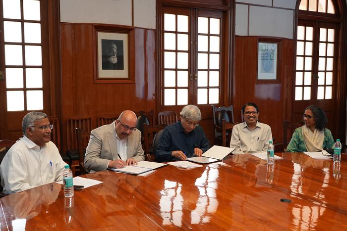Tufts University has signed a memorandum of understanding with Indian Institute of Science to establish a framework for the development of a range of possible initiatives jointly pursued by the two institutions.