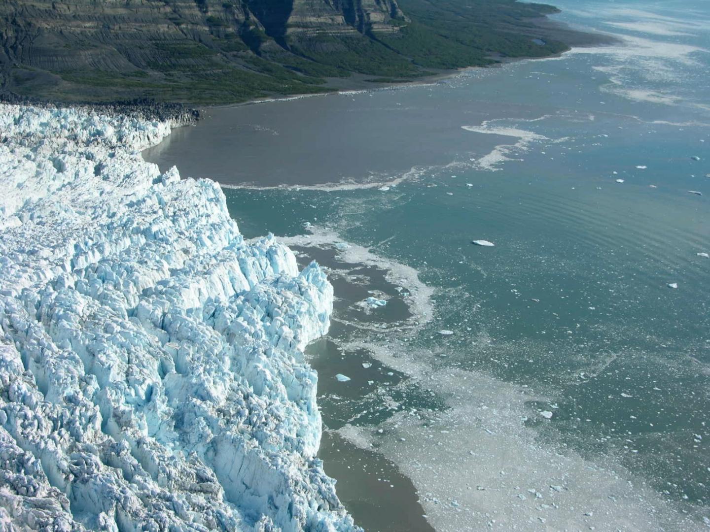 Yahtse Glacier in Alaska 2