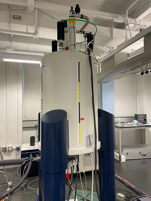 Nuclear magnetic resonance spectroscopy instrumentation