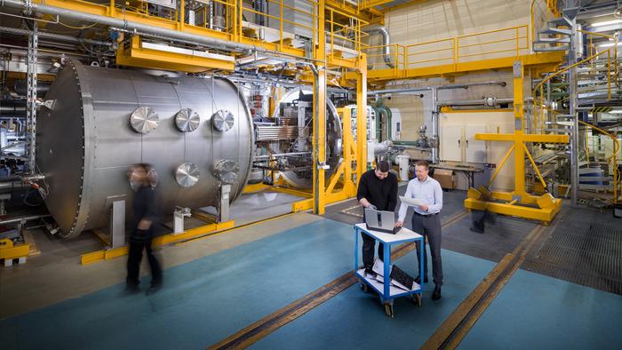 Components for fusion power plants undergo tests at the HELOKA (Helium Loop Karlsruhe) research facility at KIT. (Photo: Amadeus Bramsiepe, KIT)