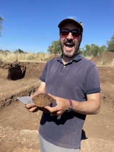 Seth Bernard holds a lamp from the late 5th century CE