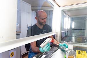 Andres Garrido Aparicio doing lab work